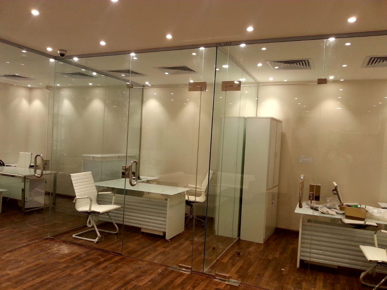 زجاج السكوريت
