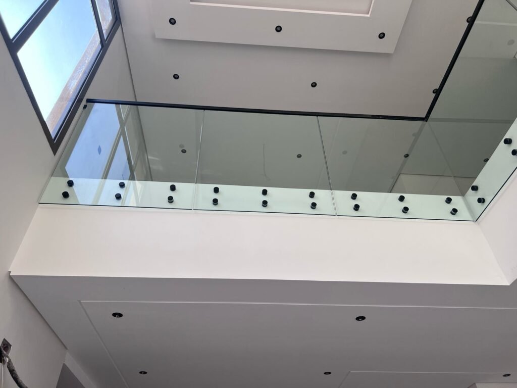 سعر درابزين زجاج بالرياض